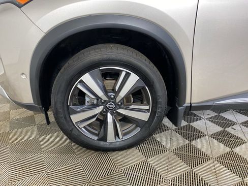 Used 2022 Nissan Rogue Platinum w/ Head-Up Display Package image 11