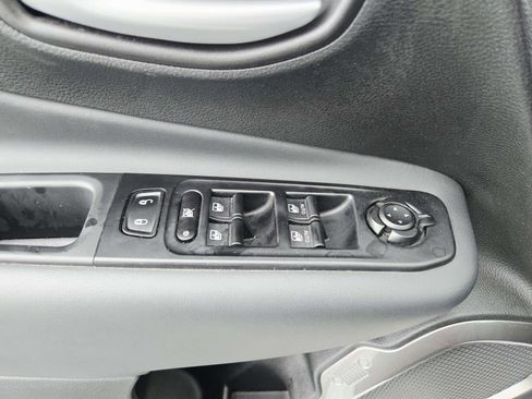 Used 2023 Jeep Renegade Latitude image 35