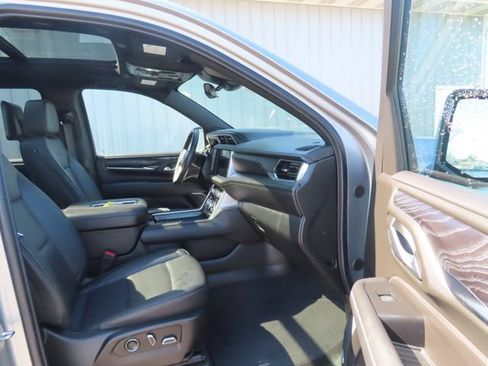 Used 2024 GMC Yukon XL Denali w/ Advanced Technology Package AWD/4WD image 24