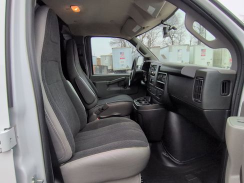 Certified 2024 GMC Savana 2500 1WT w/ Driver Convenience Package image 24