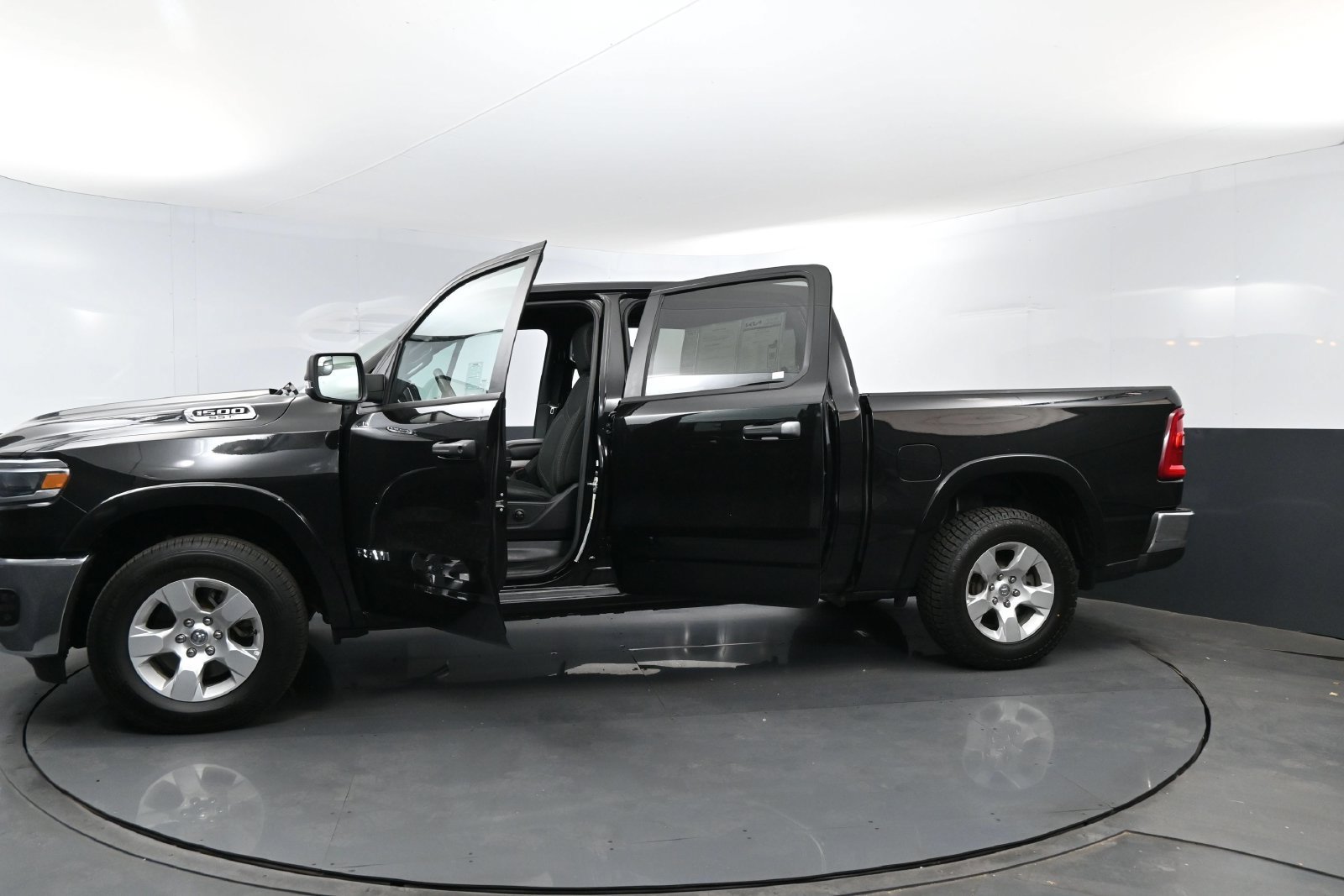 Used 2025 RAM 1500 Big Horn AWD/4WD image 28