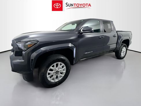 Used 2025 Toyota Tacoma SR5 image 9