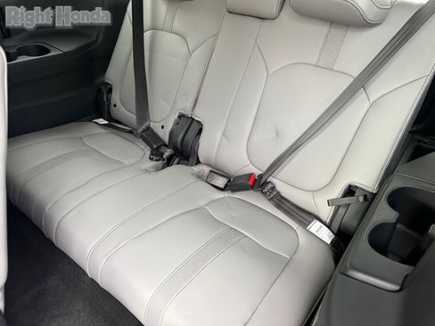 Certified 2025 Honda Pilot Touring image 8