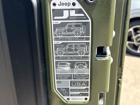 Certified 2023 Jeep Wrangler Unlimited w/ 8.4" Radio Group AWD/4WD image 12