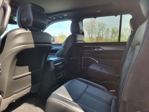 Used 2024 Jeep Wagoneer Series II w/ Convenience Group I AWD/4WD image 19