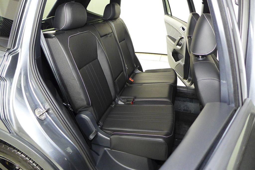 Used 2024 Volkswagen Tiguan SE R-Line FWD image 18