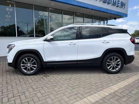 Used 2023 GMC Terrain SLT AWD/4WD image 2