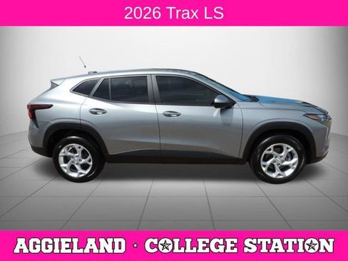 Used 2026 Chevrolet Trax LS w/ LS Convenience Package FWD image 2