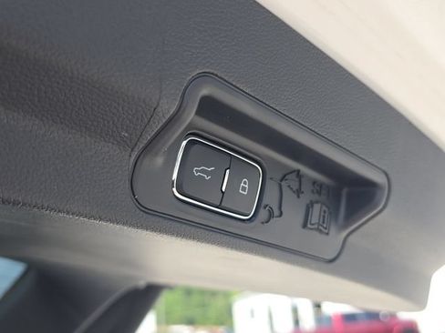 Used 2025 Ford Explorer Platinum RWD image 12