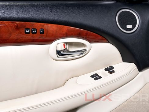 Used 2010 Lexus SC 430 Convertible image 16