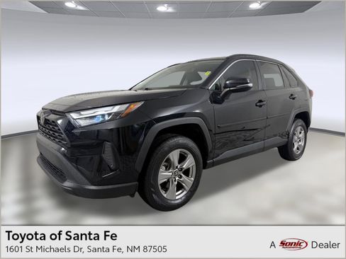 Used 2022 Toyota RAV4 XLE AWD/4WD image 1