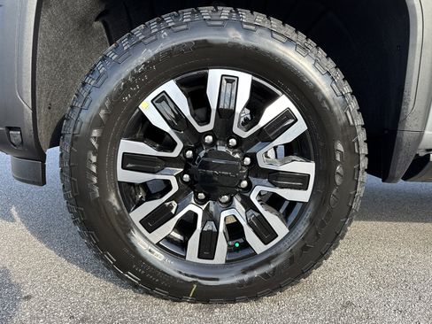 New 2026 GMC Sierra 2500 Denali Ultimate image 13