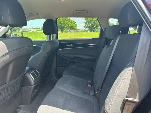 Used 2020 Kia Sorento LX AWD/4WD image 9