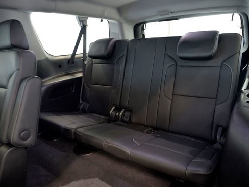 Used 2020 Chevrolet Suburban Premier AWD/4WD image 30