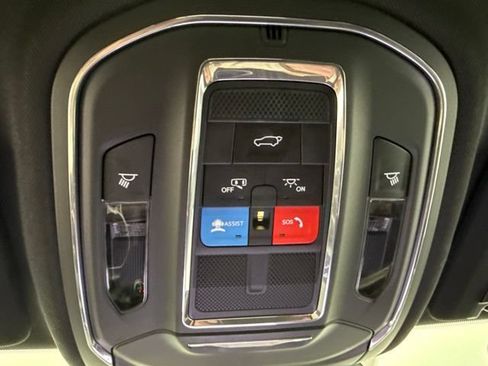 Used 2025 Jeep Grand Cherokee Limited AWD/4WD image 37