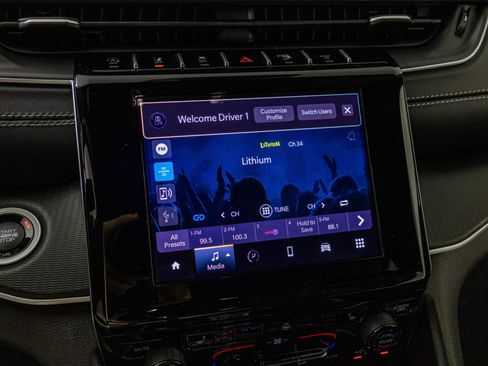 New 2025 Jeep Grand Cherokee L Altitude image 21