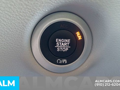 Used 2022 Chrysler Voyager LX image 31