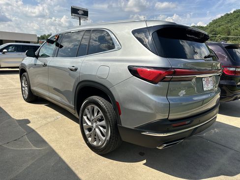 Used 2025 Buick Enclave Preferred AWD/4WD image 5