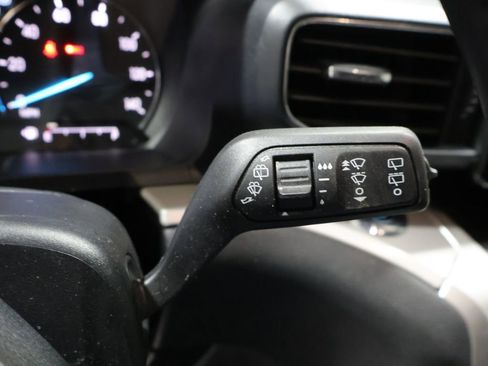 Used 2022 Ford Explorer XLT AWD/4WD image 38