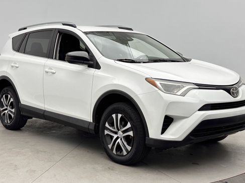 Used 2017 Toyota RAV4 LE image 3
