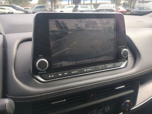 Used 2024 Nissan Rogue SV image 16