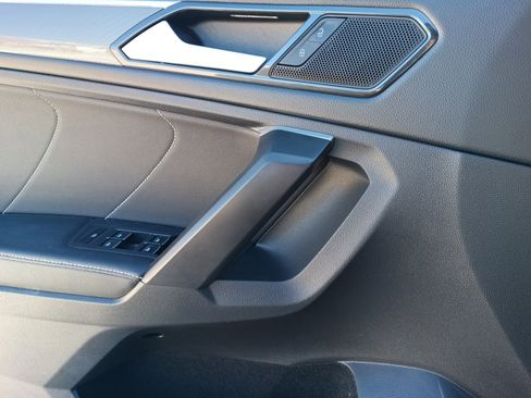 Used 2023 Volkswagen Tiguan SE R-Line image 24