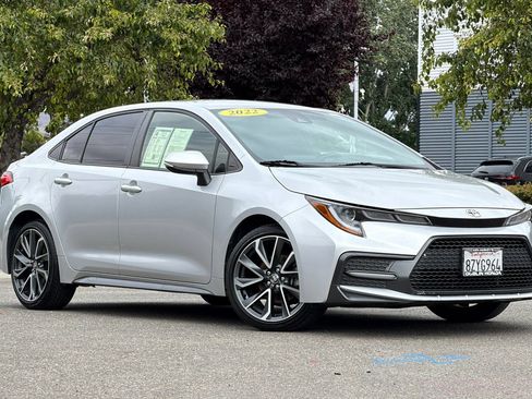 Used 2022 Toyota Corolla SE FWD image 2