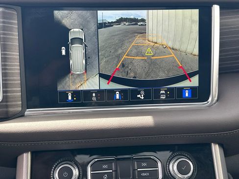 Used 2023 GMC Yukon XL Denali RWD image 32