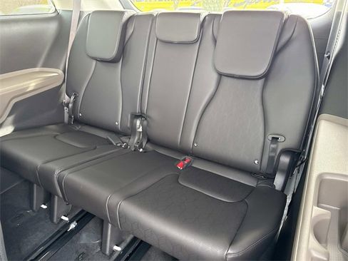 New 2026 Kia Carnival EX image 16