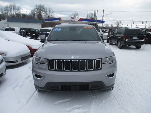 Used 2020 Jeep Grand Cherokee Laredo image 3