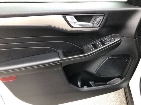 Used 2021 Ford Escape SE image 6