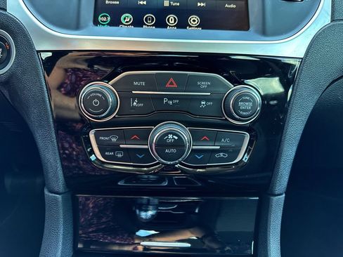 Used 2023 Chrysler 300 Touring w/ Safetytec Plus Group RWD image 18