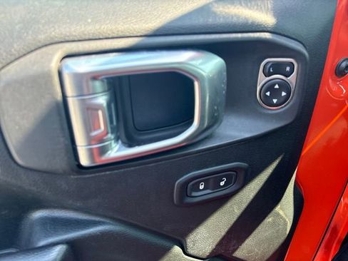 Used 2018 Jeep Wrangler Unlimited Sport S AWD/4WD image 16