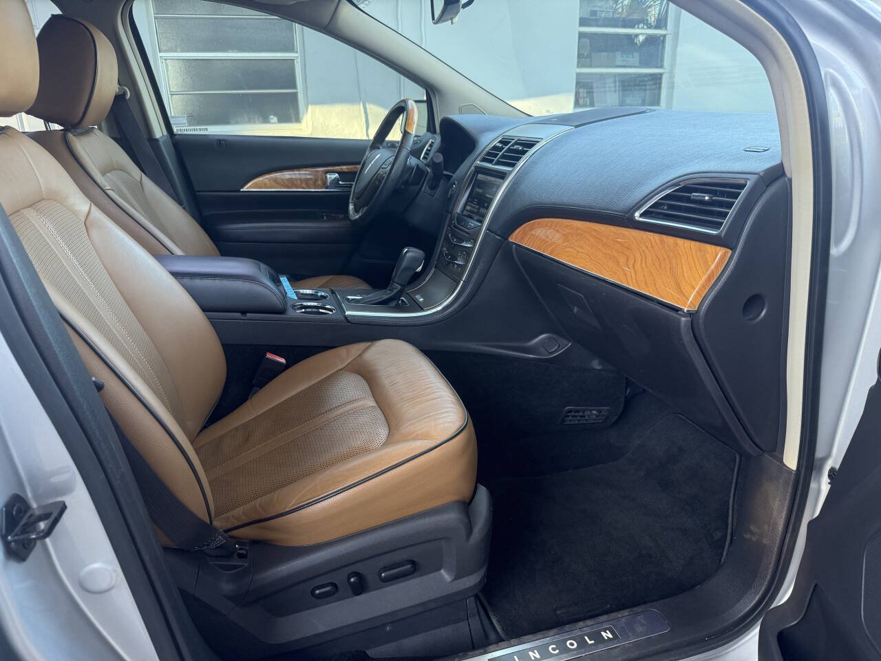Used 2013 Lincoln MKX FWD image 13