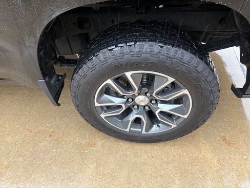 Used 2025 Chevrolet Silverado 1500 LT AWD/4WD image 51