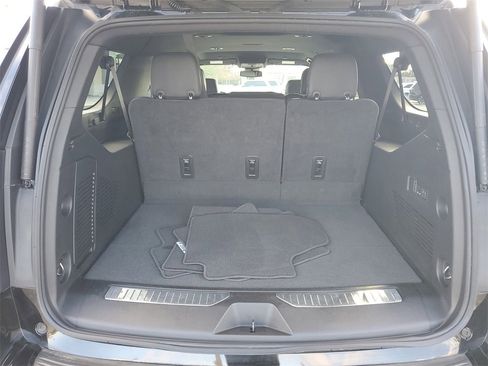 Used 2024 Chevrolet Suburban Premier image 30