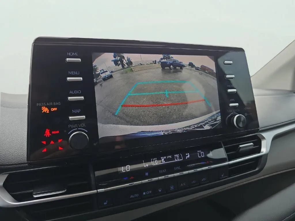Used 2021 Toyota Sienna XLE FWD image 30