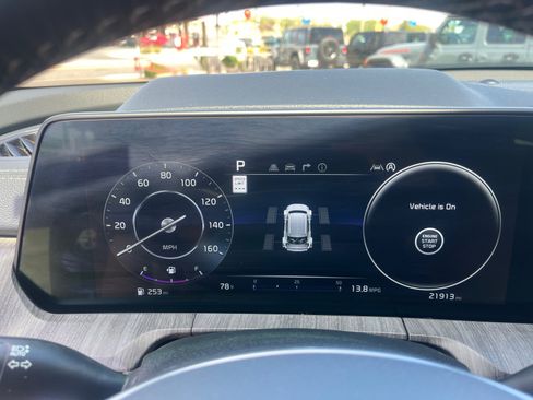 Used 2024 Kia Telluride SX Prestige w/ Towing Package AWD/4WD image 10