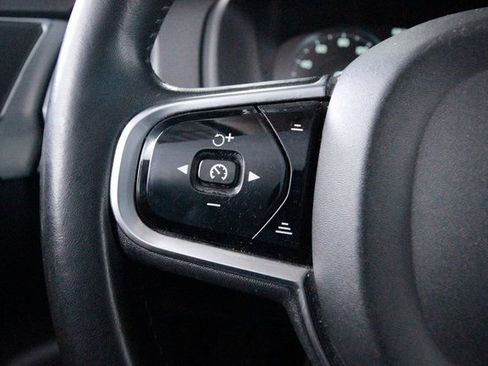 Used 2016 Volvo XC90 T6 Momentum image 18