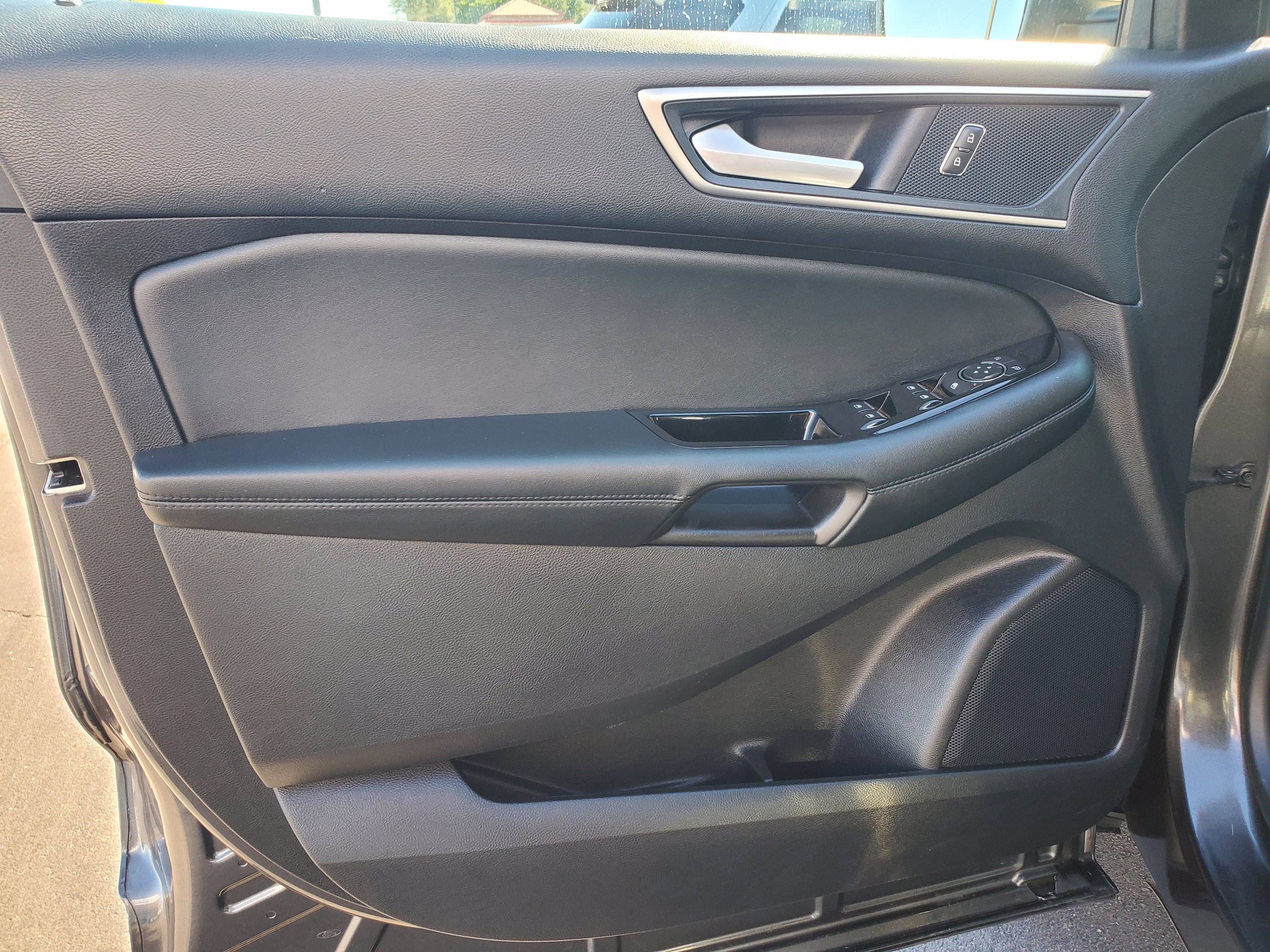 Used 2020 Ford Edge SEL AWD/4WD image 9