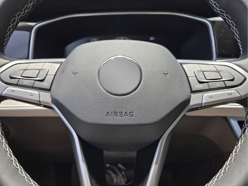 New 2026 Volkswagen Taos SE FWD image 30