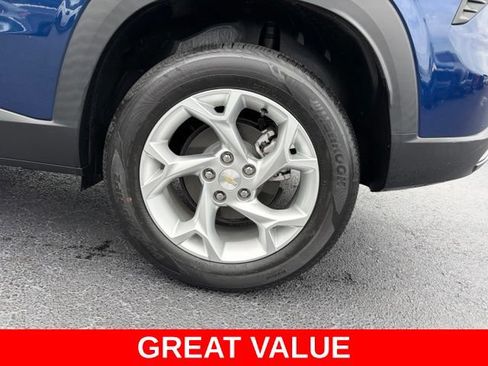 Used 2024 Chevrolet Trax LS w/ LS Convenience Package FWD image 10