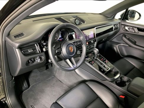 Used 2026 Porsche Macan AWD/4WD image 4