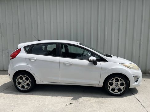 Used 2012 Ford Fiesta SES FWD image 2