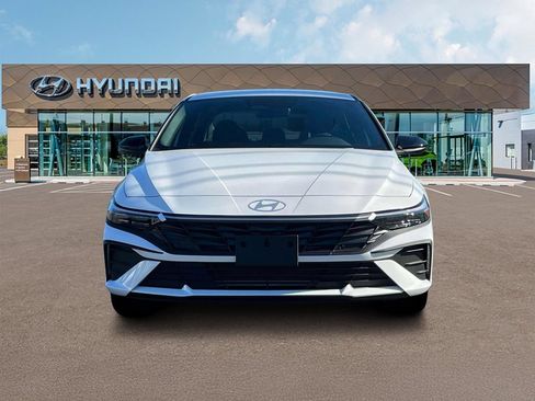 Used 2025 Hyundai Elantra Sport FWD image 12