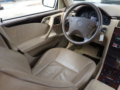 Used 2000 Mercedes-Benz E 320 4MATIC Sedan image 20