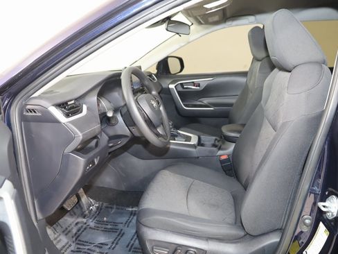 Used 2021 Toyota RAV4 XLE image 9