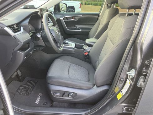Used 2021 Toyota RAV4 XLE w/ Convenience Package image 13