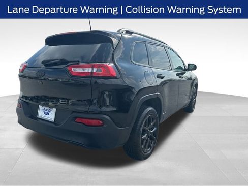 Used 2018 Jeep Cherokee Latitude w/ Cold Weather Group image 6