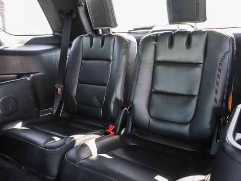 Used 2017 Ford Explorer XLT w/ Equipment Group 202A FWD image 25